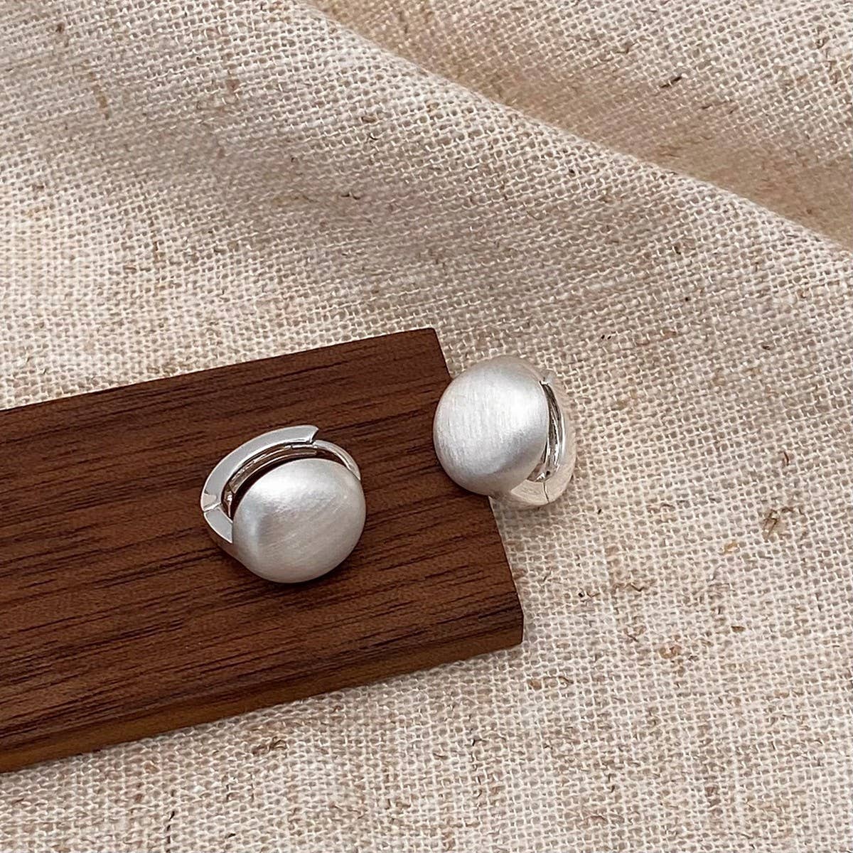 RETRO AND VERSATILE HIGH-END BRUSHED EARRINGS_CWAJE3123