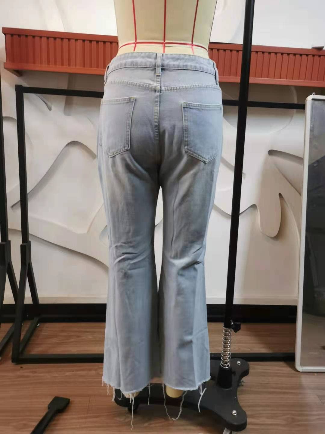 WIDE-LEGGED PANTS RIPPED JEANS
