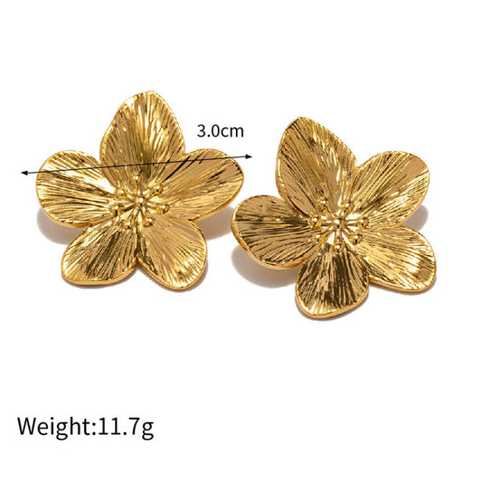 Two-piece set of golden flower stud rings