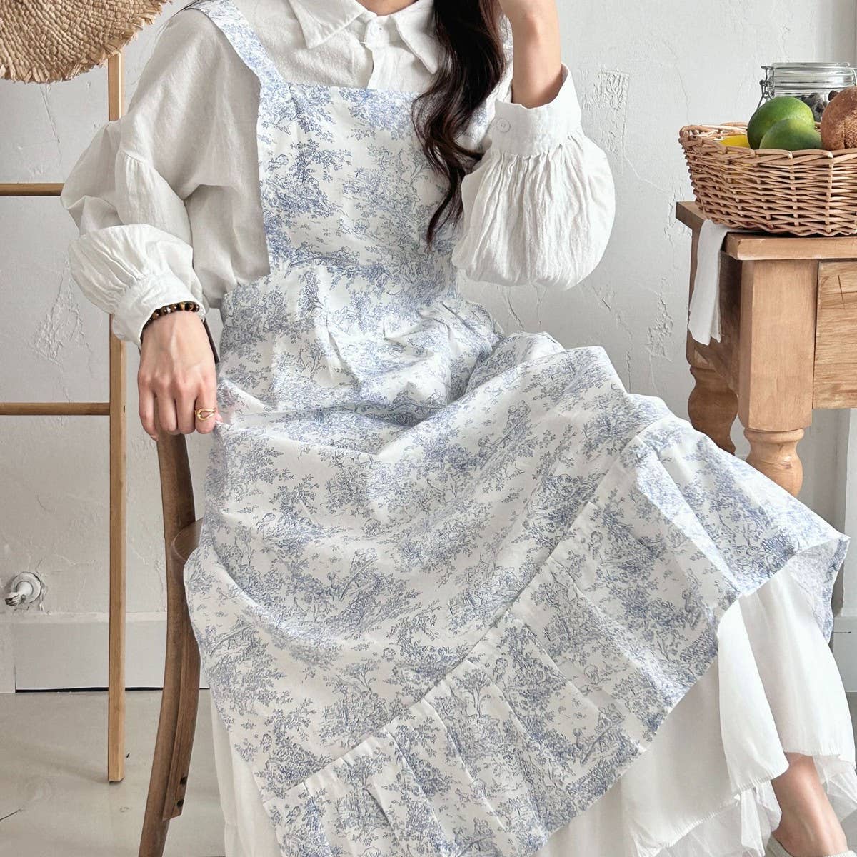 BLUE INK FISHTAIL COTTON LONG APRON_CWMM5793