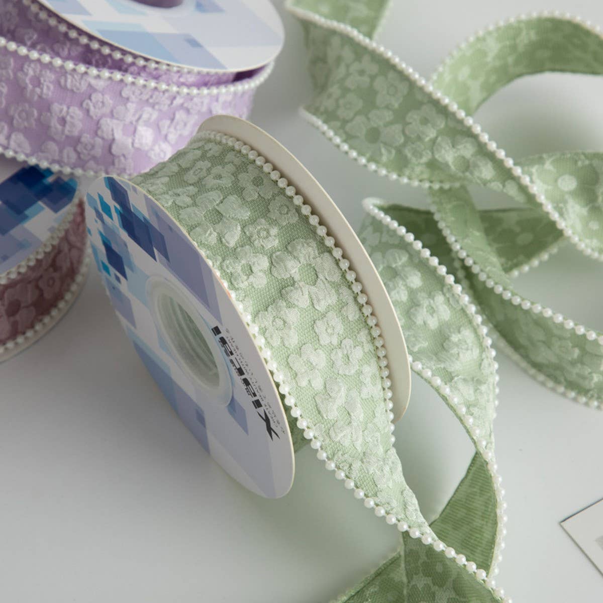 DIY FLORAL RIBBON WITH THREE-DIMENSIONAL PATTERN