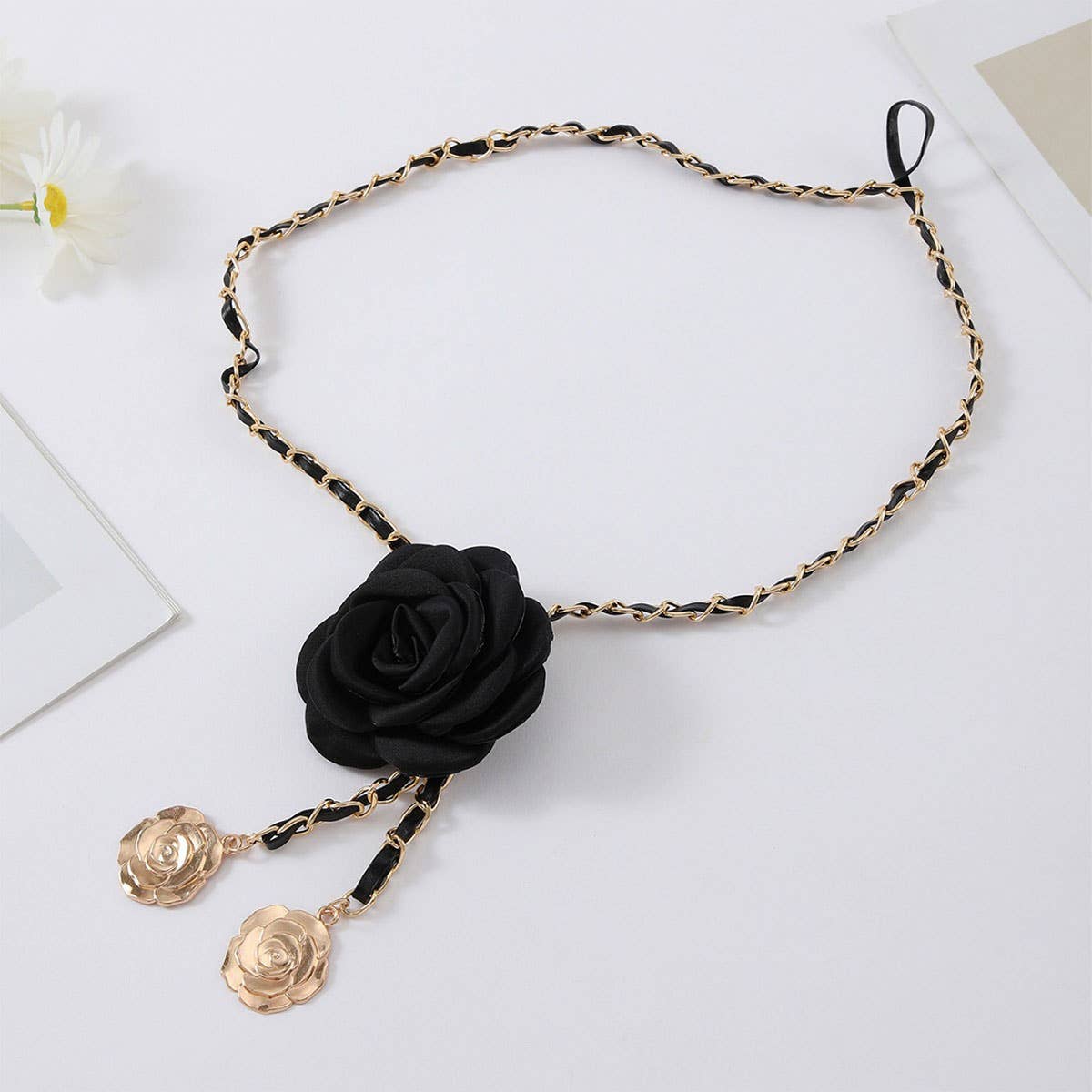 Versatile waist-cinching camellia metal chain