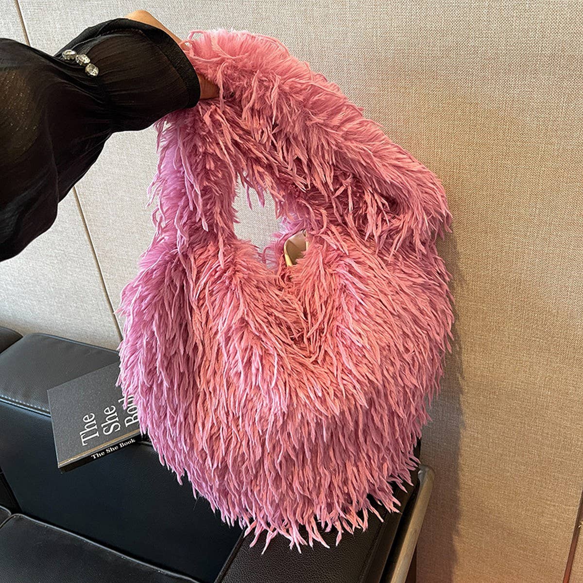 WINTER CROSSBODY ONESHOULDER FEATHER HEART PLUSHBAG_CWAB4006