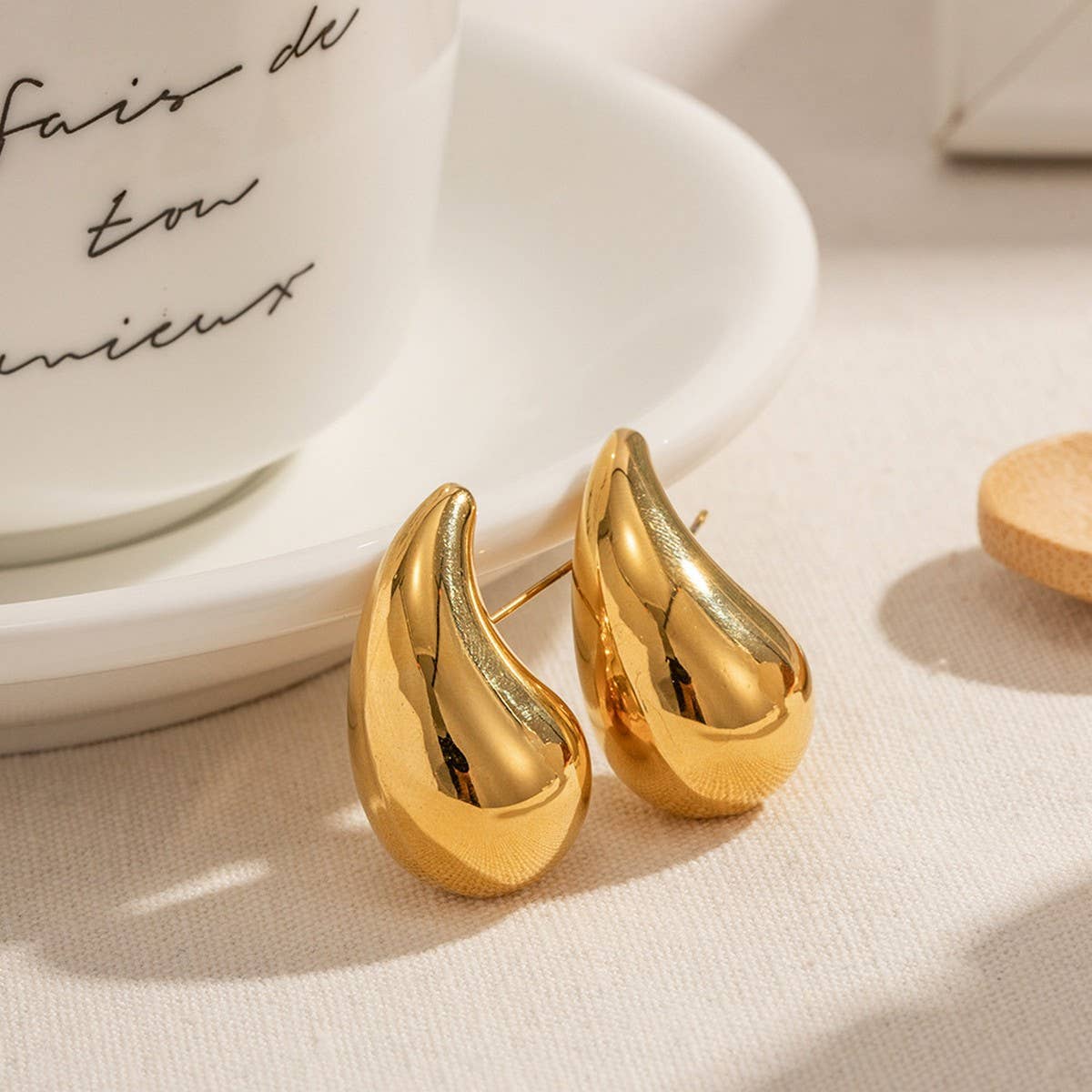 HYPOALLERGENIC GOLD-PLATED DROP EARRINGS