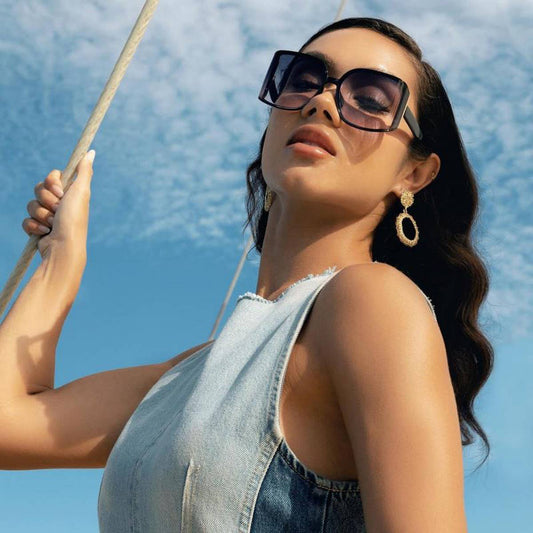 TRENDY AND FASHIONABLE CURVED LENS SUNGLASSES