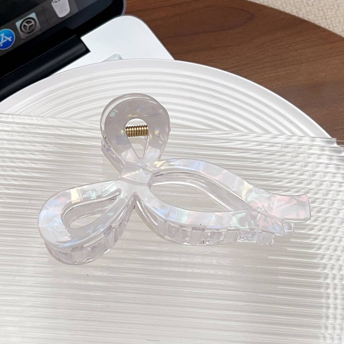 Simple jelly-colored large bow clip