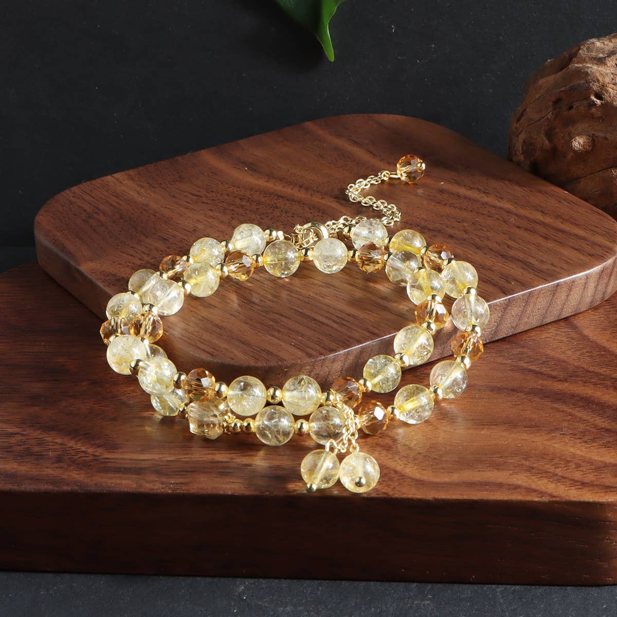 Design a fringed fashionable double-loop bracelet