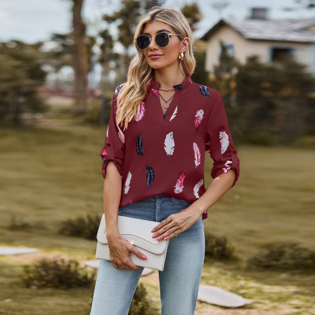V-neck feather print seven-quarter sleeve shirt