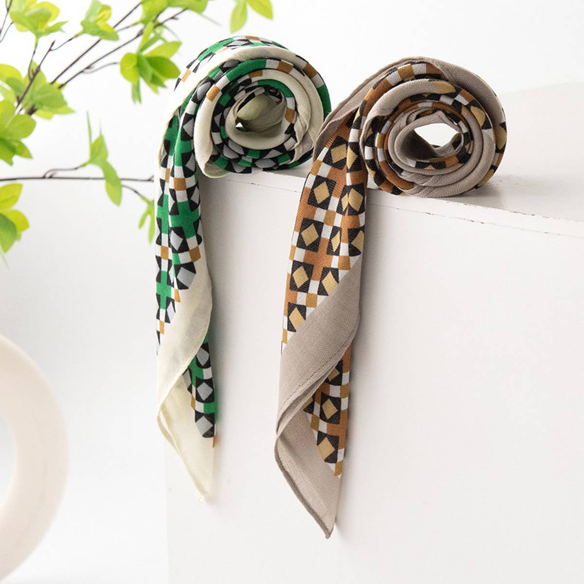 VINTAGE PLAID PRINT SQUARE SCARF