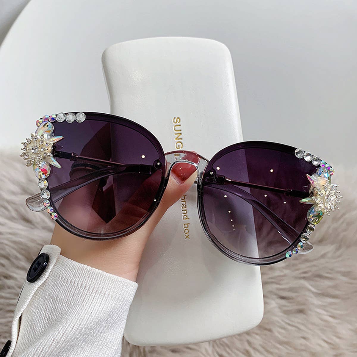 WOMEN FASHIONABLE ANTI-UV RHINESTONE SUNGLASSES