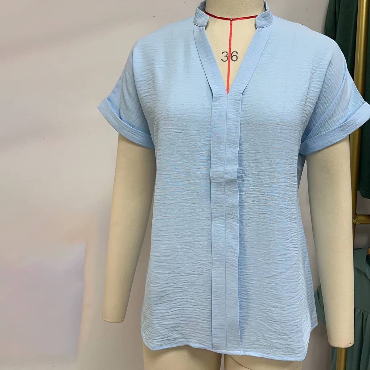 BREATHABLE V-NECK CHIFFON SOLID COLOR T-SHIRT_CWTSTS0381