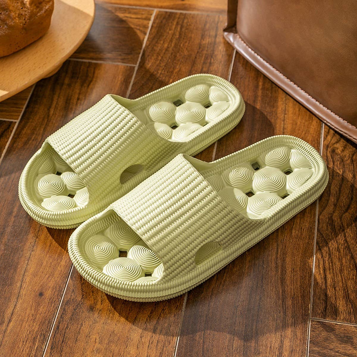 SOFT-SOLED ANTI-SLIP BATHROOM HOLLOW SLIPPERS_CWSHS0685