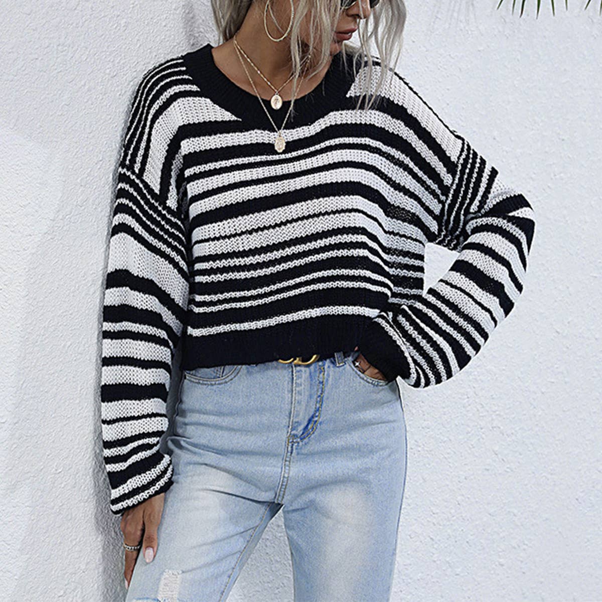 KNIT SHORT STRIPED COLOR MATCHING SWEATER