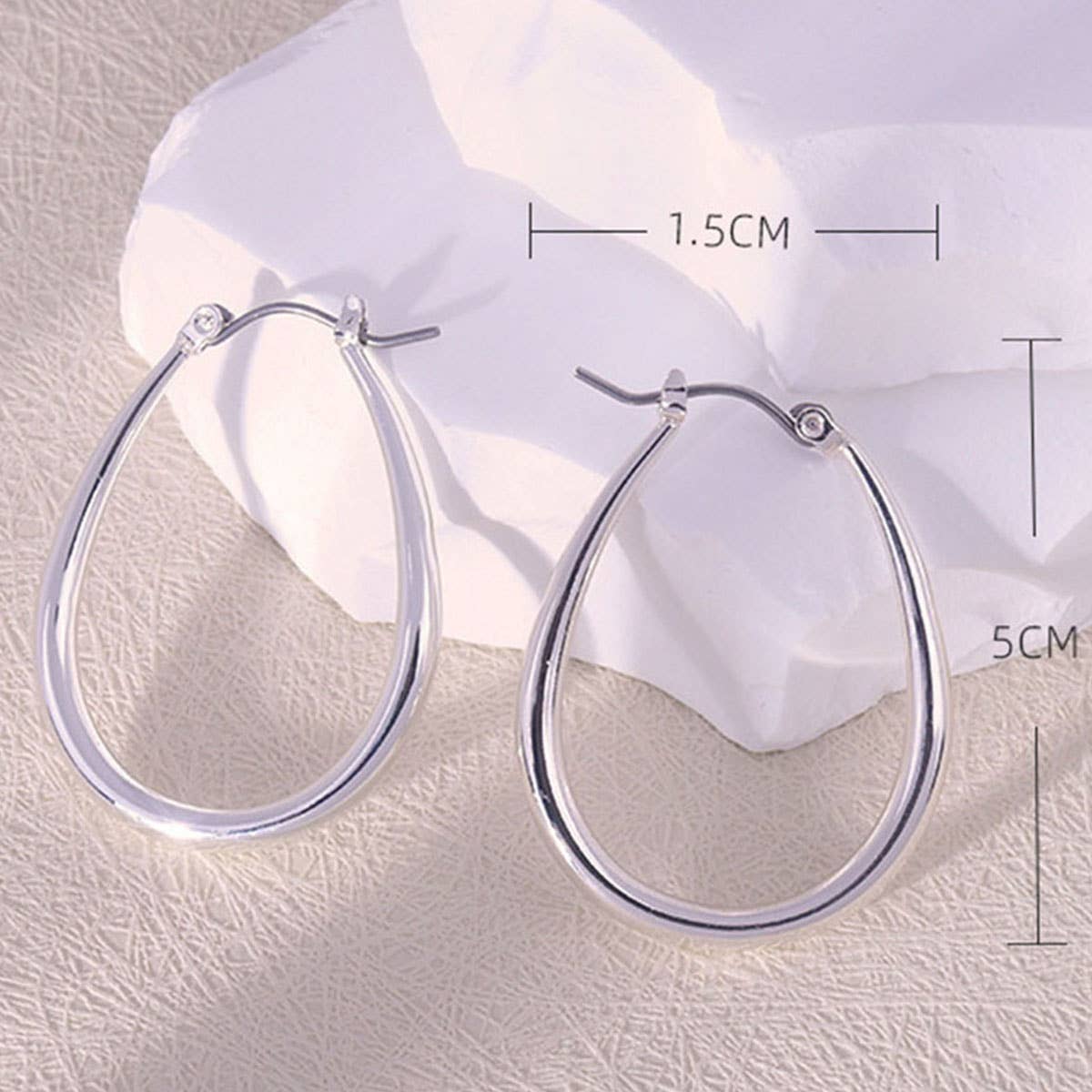 MINIMALIST HOOP EARRINGS