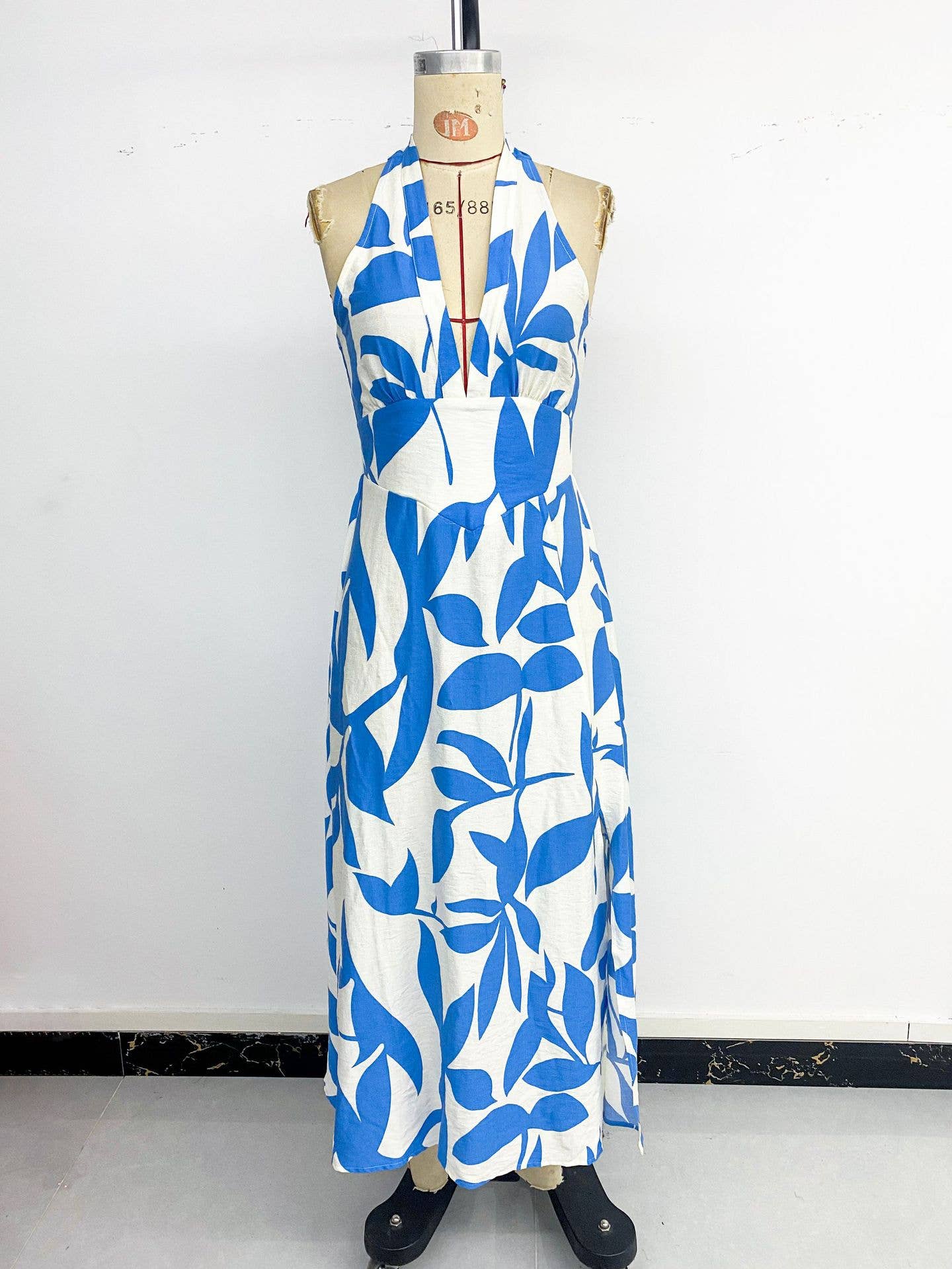 Plant print vacation-style halter-neck dress