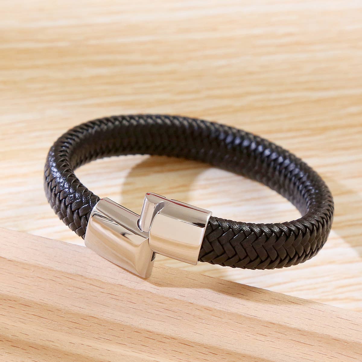 SIMPLE MAGNETIC CLASP HANDWOVEN BRACELET_CWAJE1458