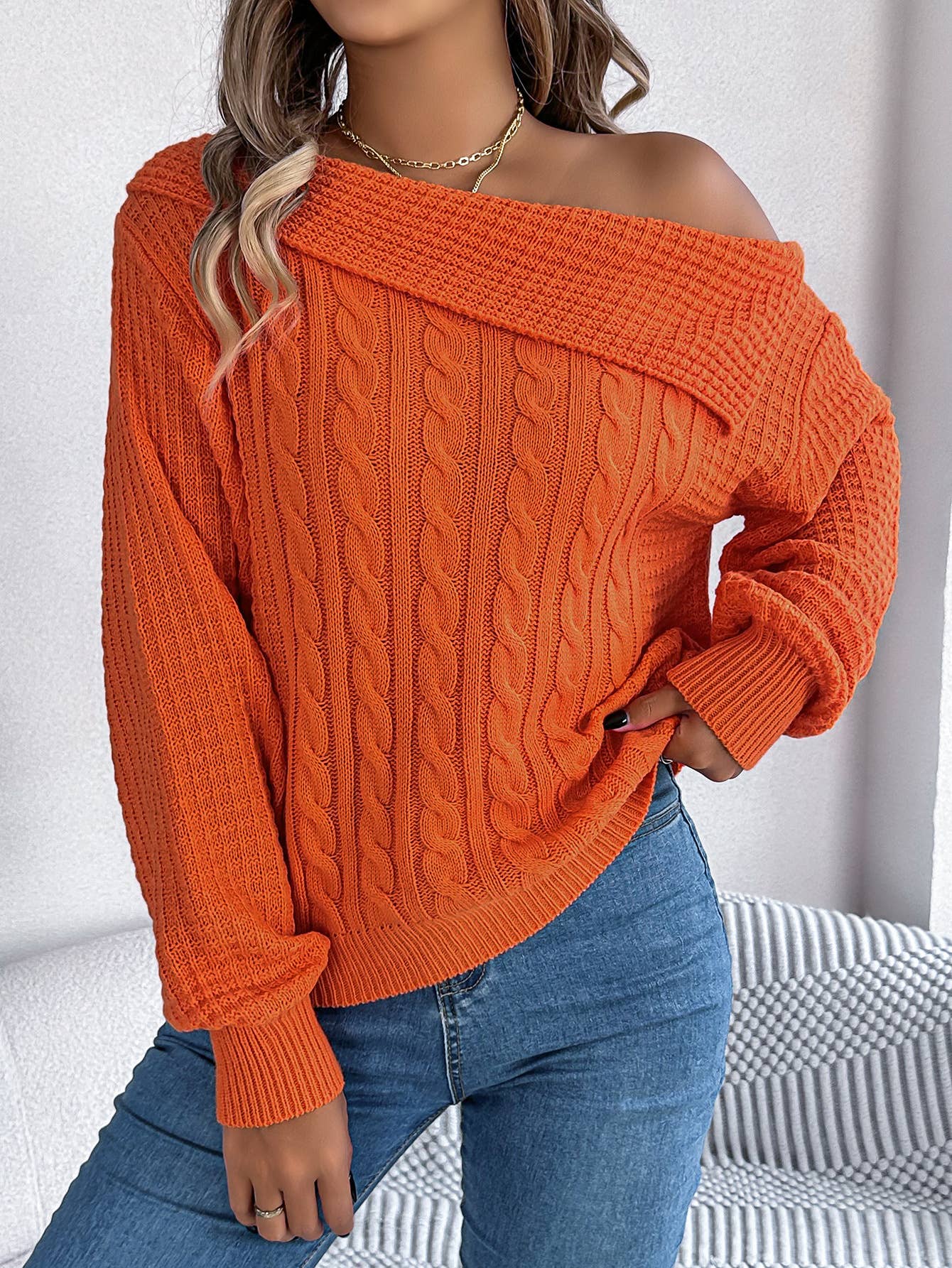 LONG SLEEVE PULLOVER SWEATER WITH STRAPLESS LAPEL