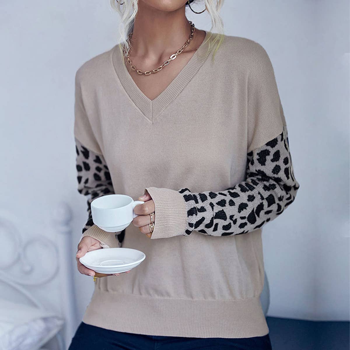 V-NECK KNIT PULLOVER WITH LEOPARD SPLICING PRIMER