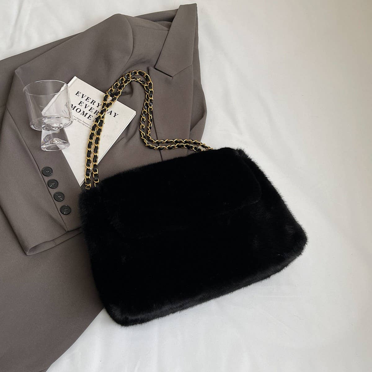 WINTER CHAIN LARGE CAPACITY SHOULDER PLUSH BAG_CWAB3938