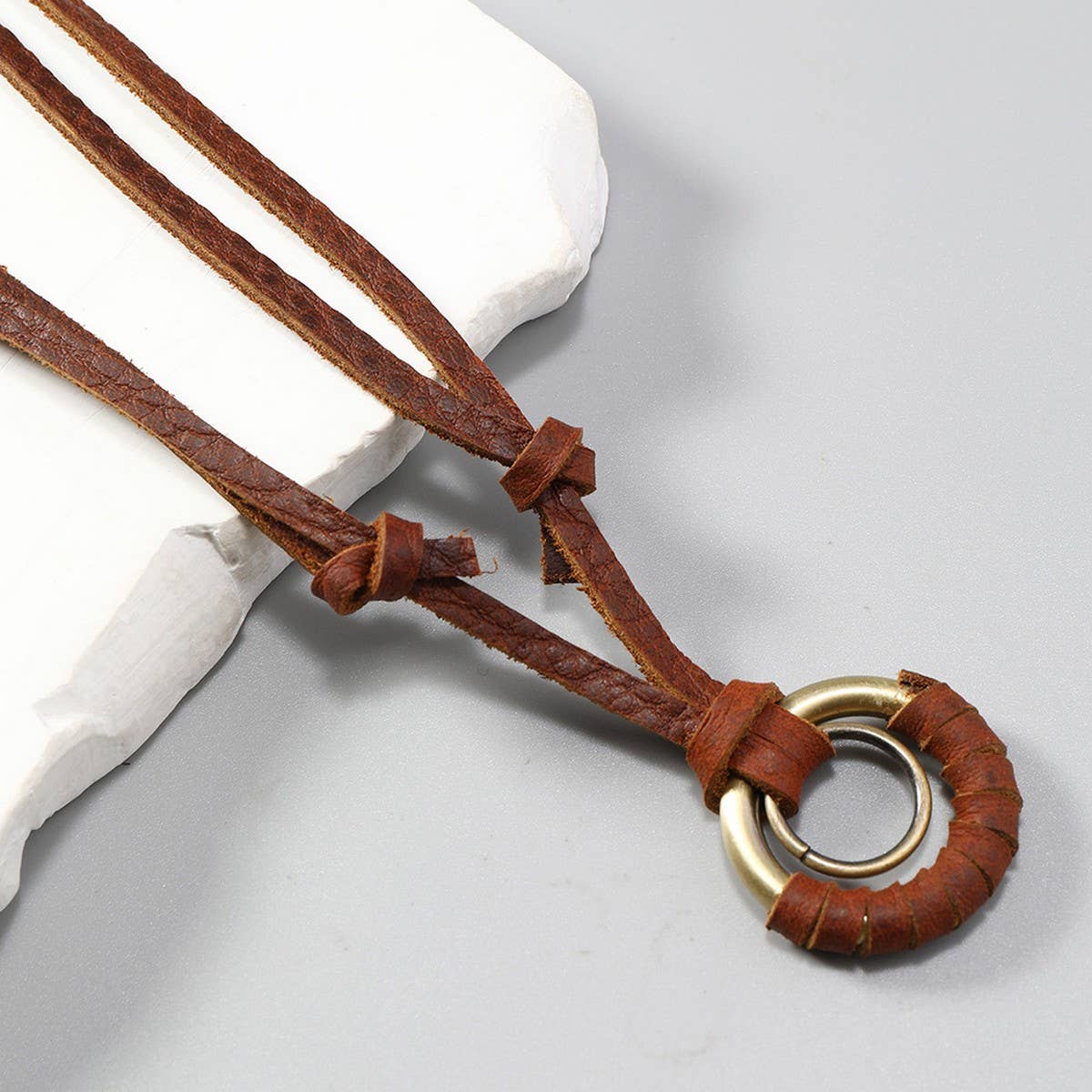 SIMPLE DOUBLE CIRCLE PENDANT COWHIDE NECKLACE_CWMM4607