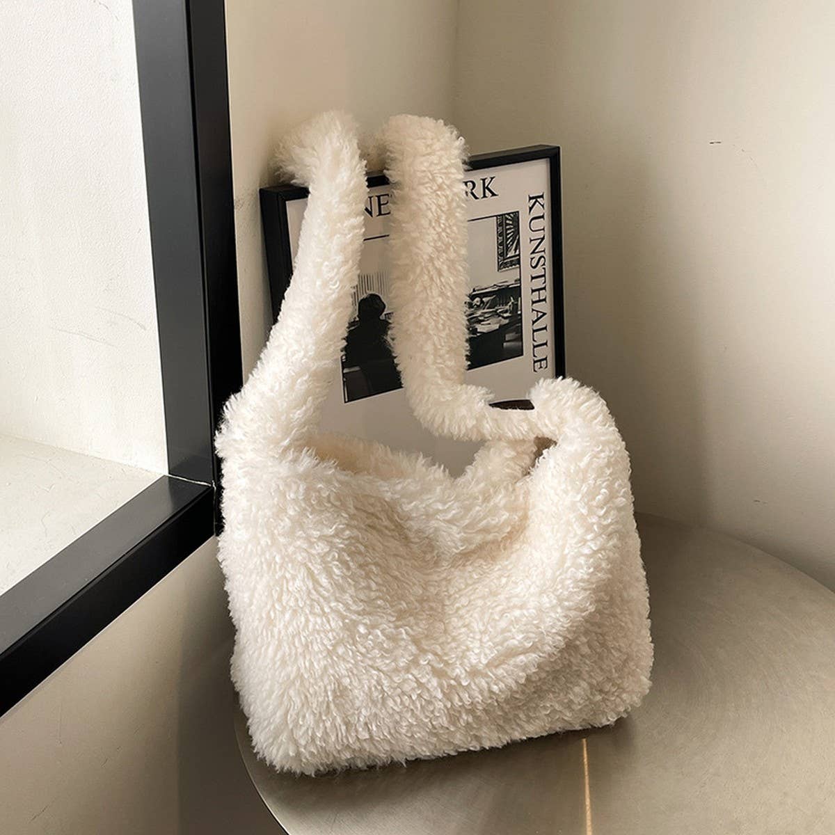 WINTER IMITATION LAMBSWOOL SHOULDER PLUSH BAG_CWAB4010