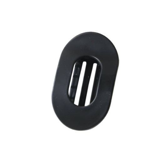 The flat oval hairpin has strong grip