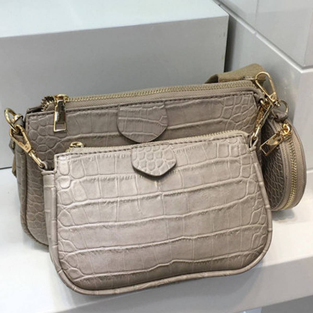 CROCODILE PATTERN ZERO WALLET SHOULDER BAG_CWAB1392