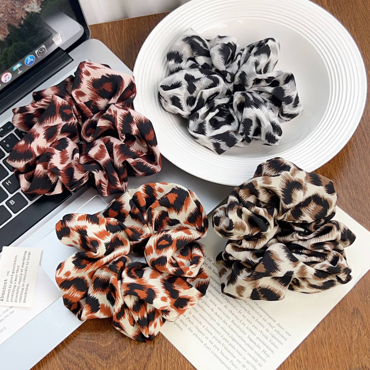 Fashionable and versatile leopard print hair tie