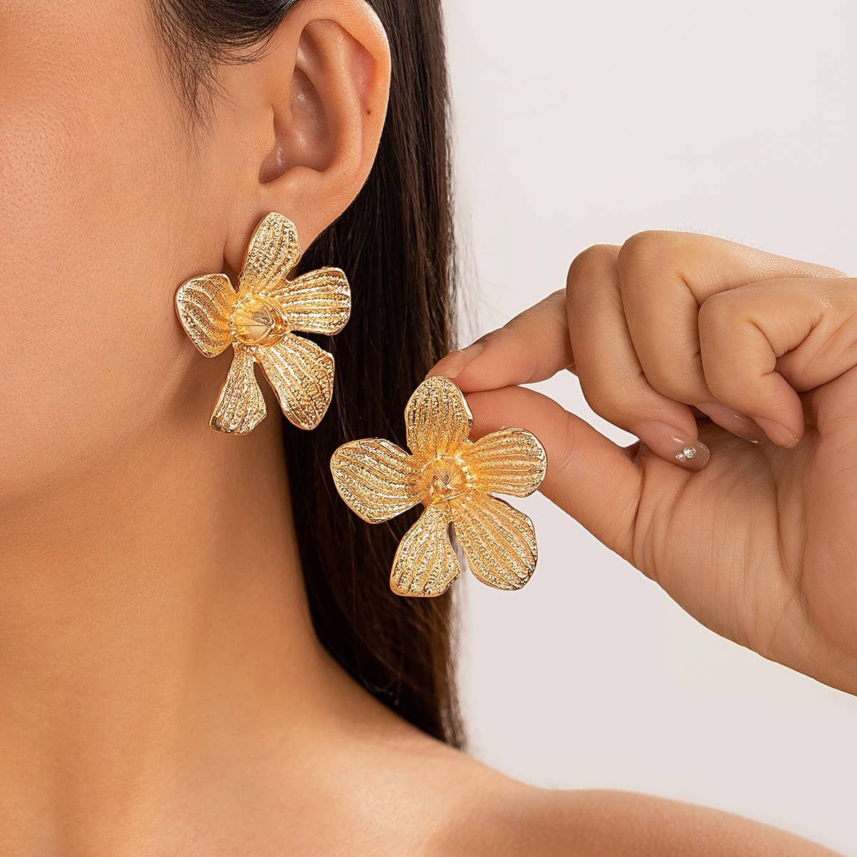 COOL AND SIMPLE RETRO FLOWER EARRINGS