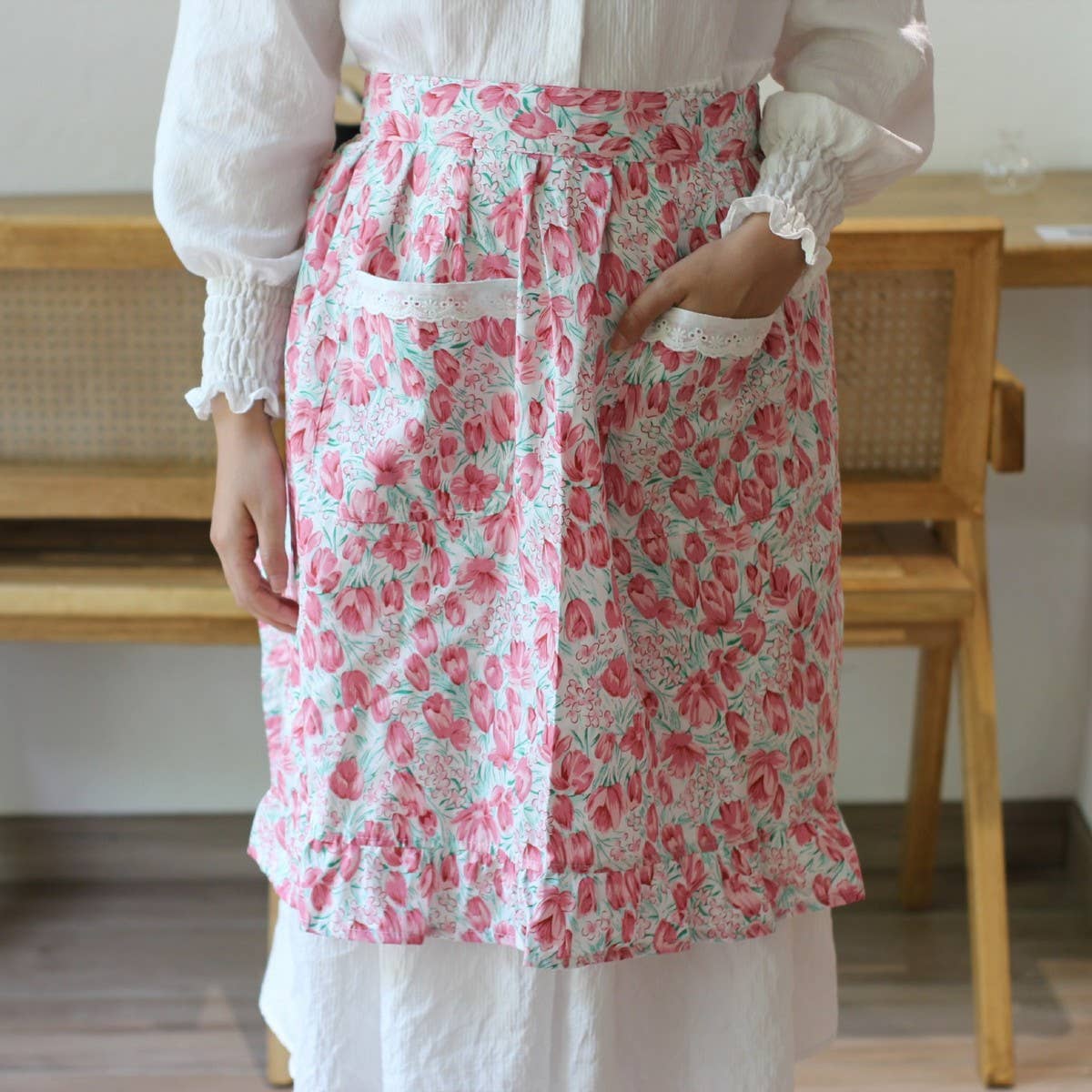 SMALL FRESH LOLITA TULIP APRON HALF-LENGTH APRON_CWMM5822