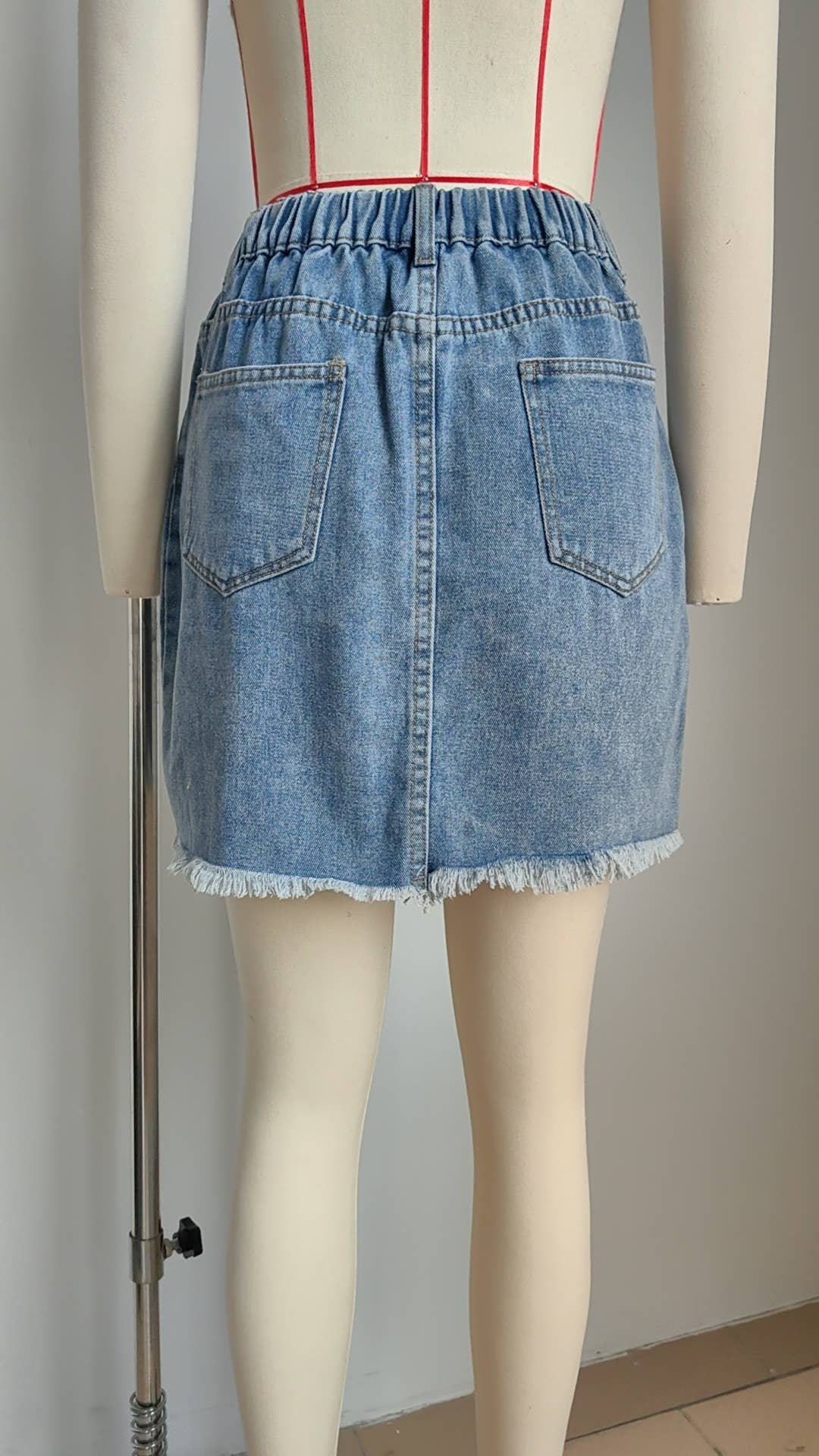 WASHED AND EDGED DENIM SKIRT