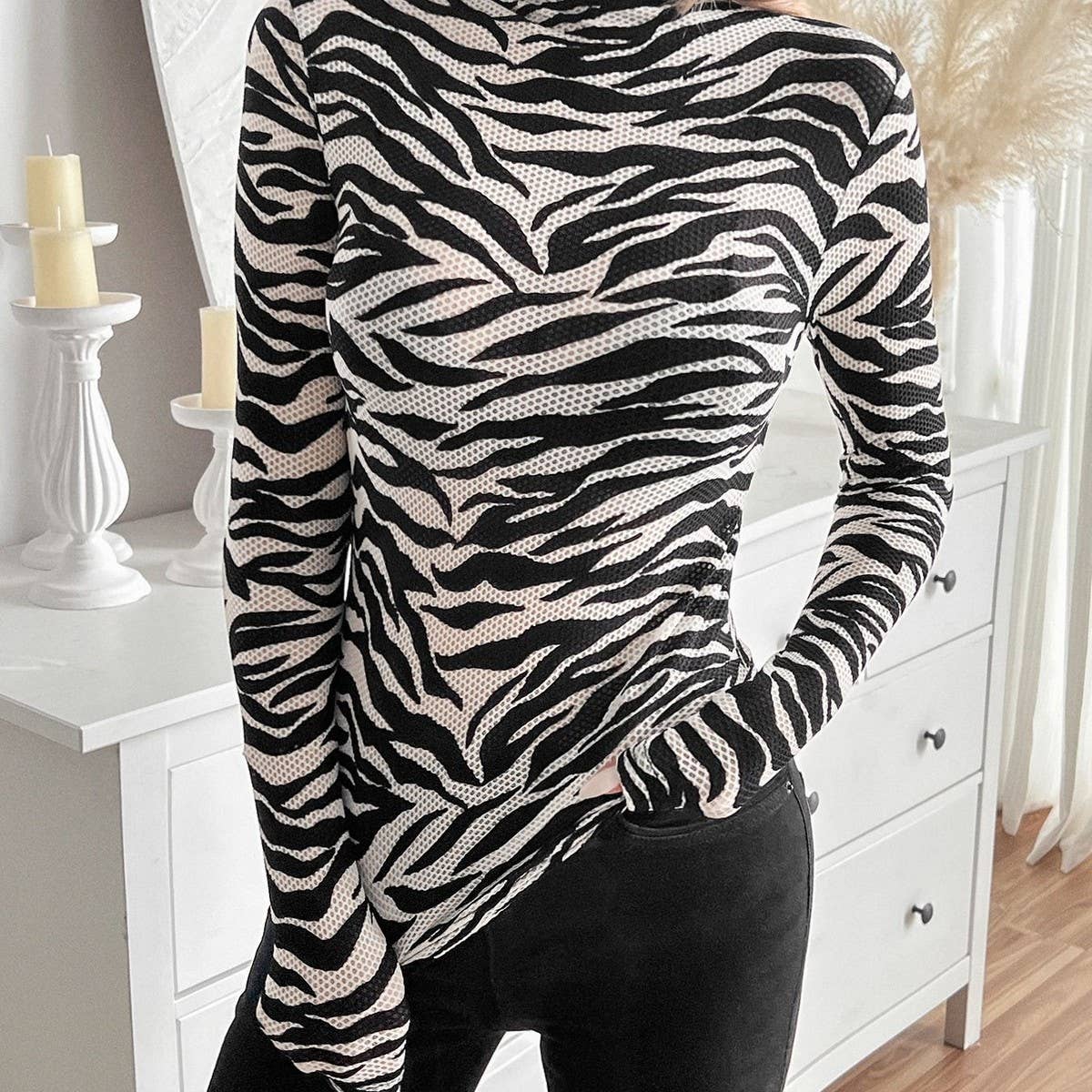 STYLISH ZEBRA PRINT MESH HIGH-NECK FITTED TOP_CWTBLL3425
