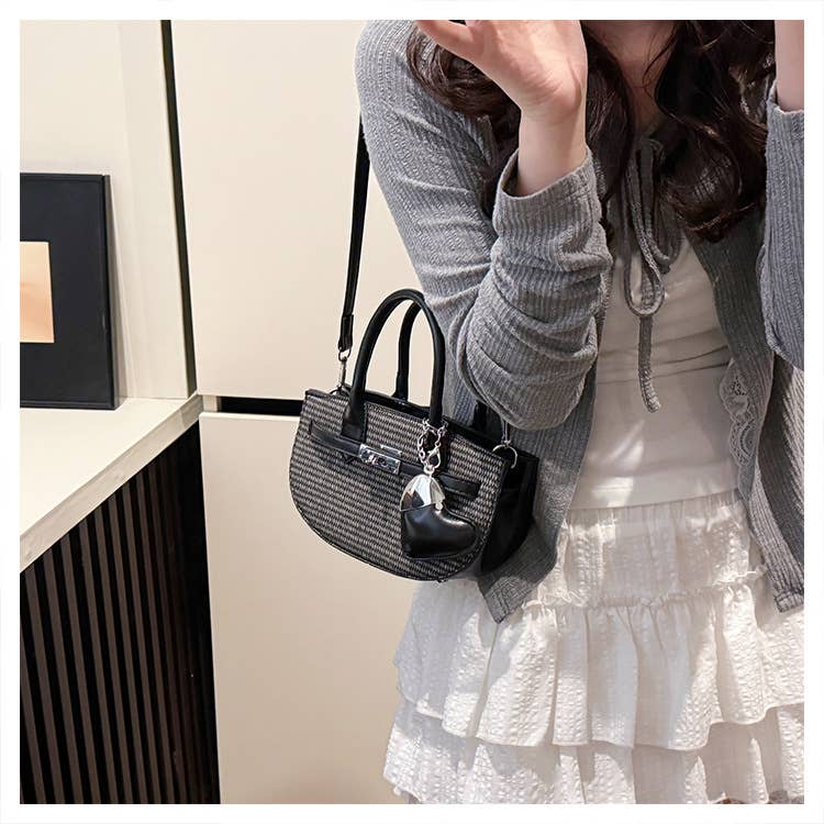 Weave fashionable and niche handbags and totes