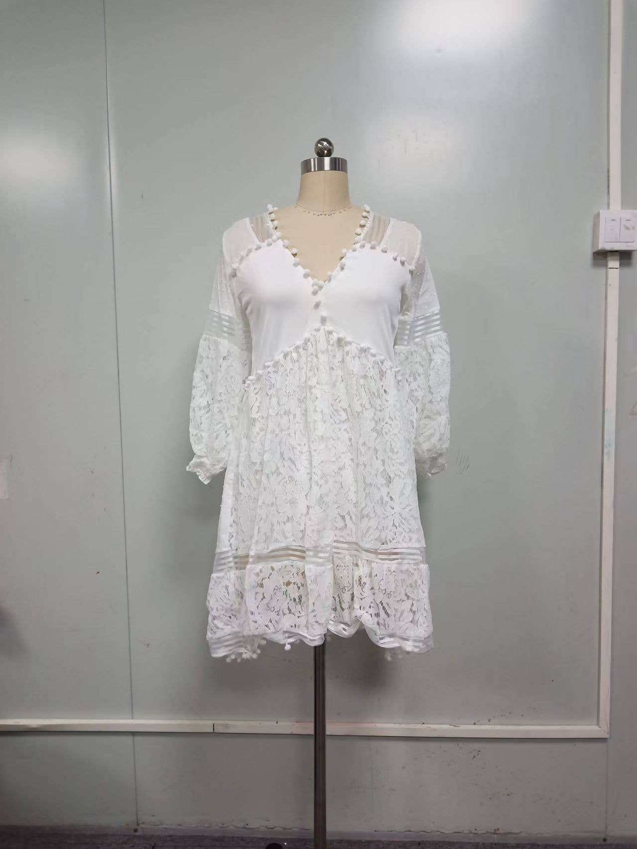 LONG SLEEVE V-NECK CUTOUT LACE DRESS