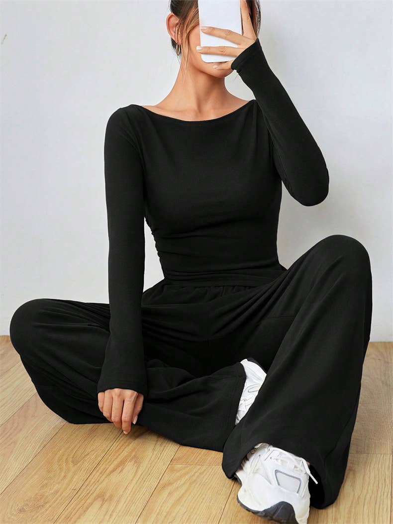 Loose-fitting top and wide-leg pants set