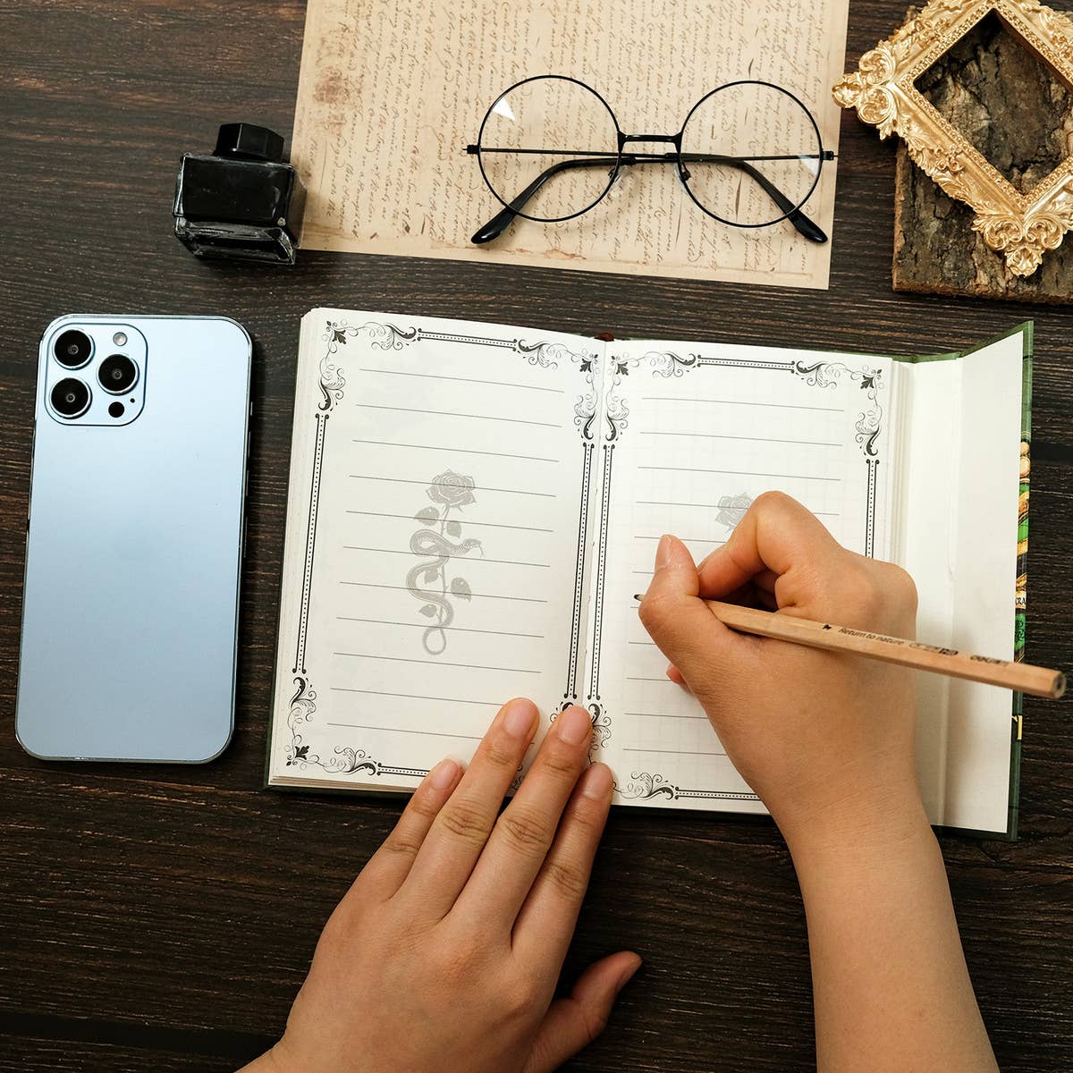 RETRO THICKENED PYTHON TOTEM NOTEBOOK