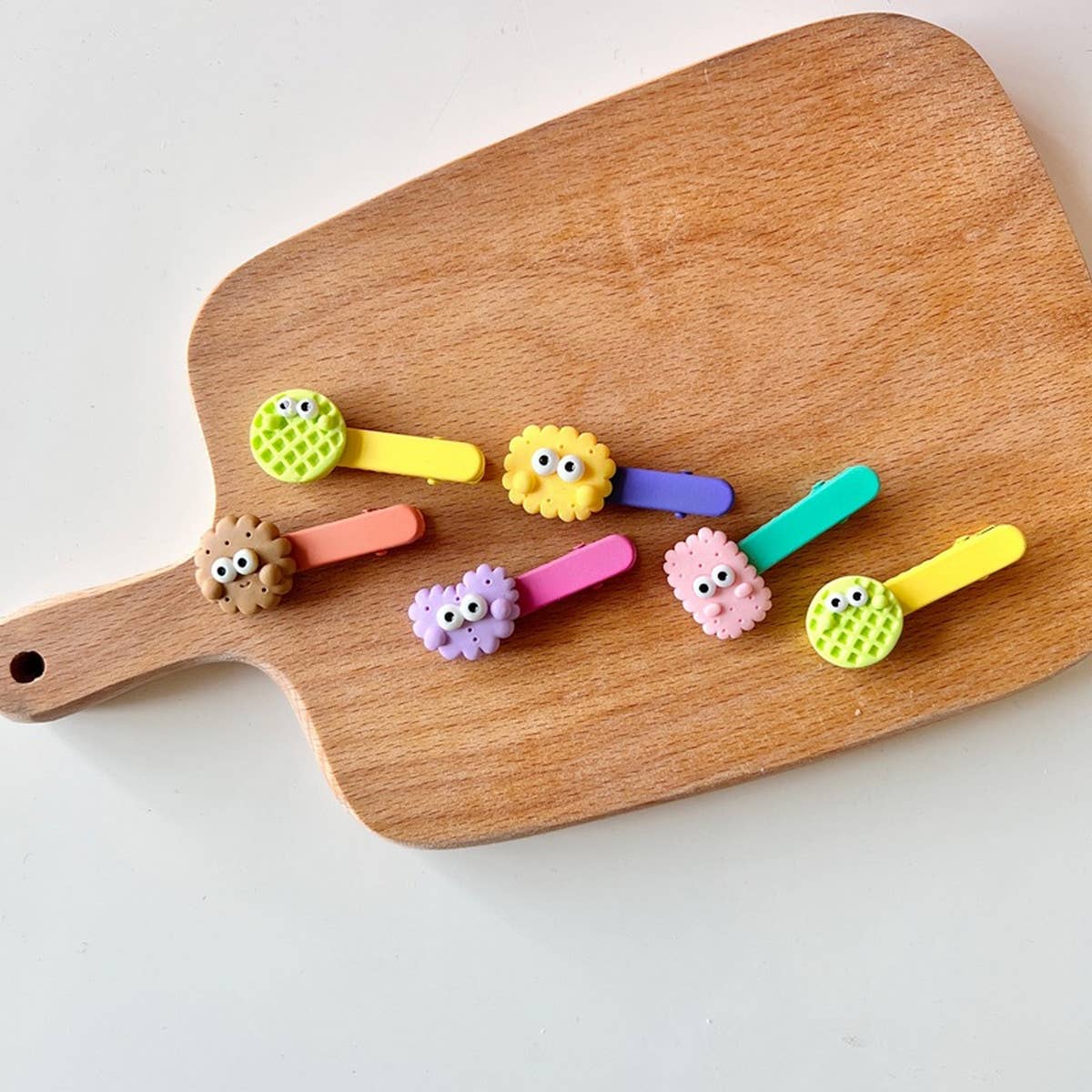 CHILDREN'S COLORFUL BISCUIT HAIRPIN