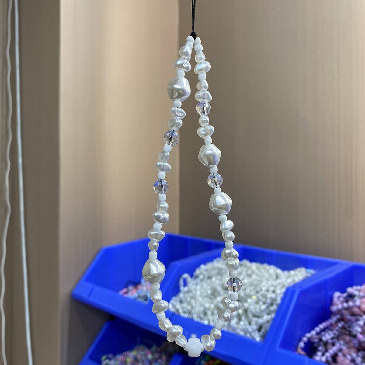 CWMM8717_SIMPLE AND VERSATILE PEARL MOBILE PHONE LANYARD