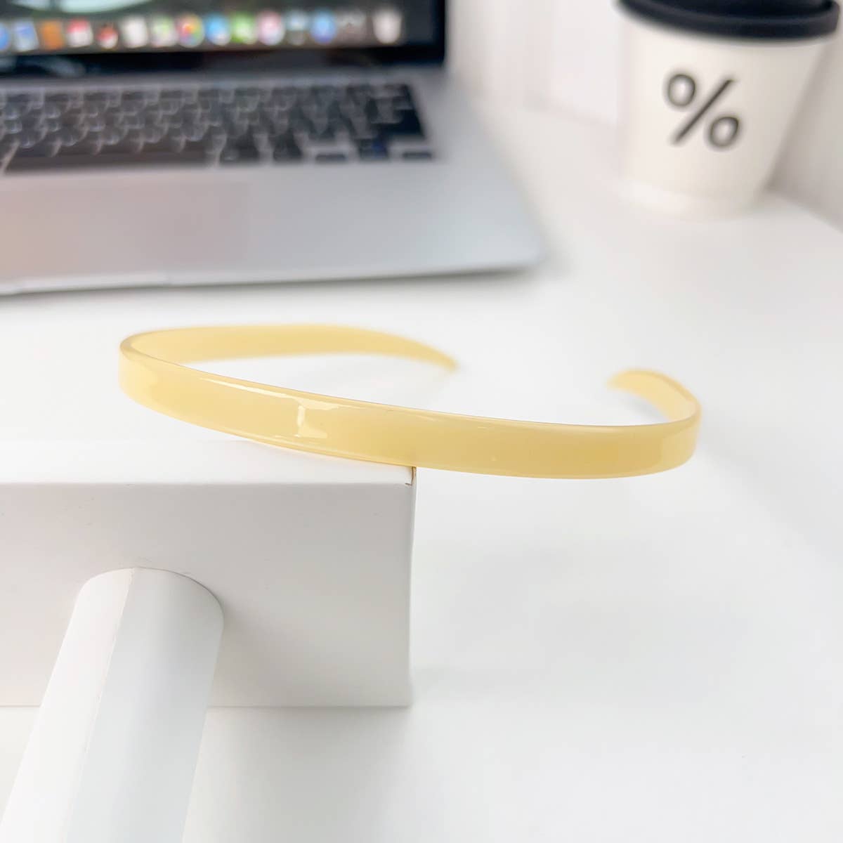 High-end sunglasses and acetic acid hair band