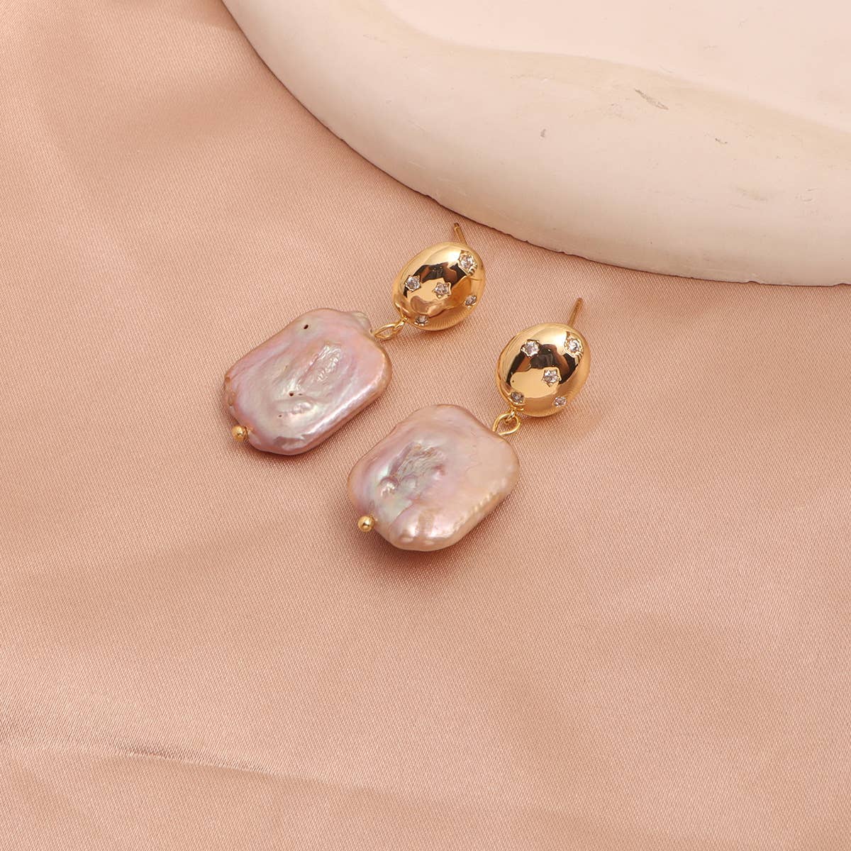 Versatile retro pearl Baroque stud earrings