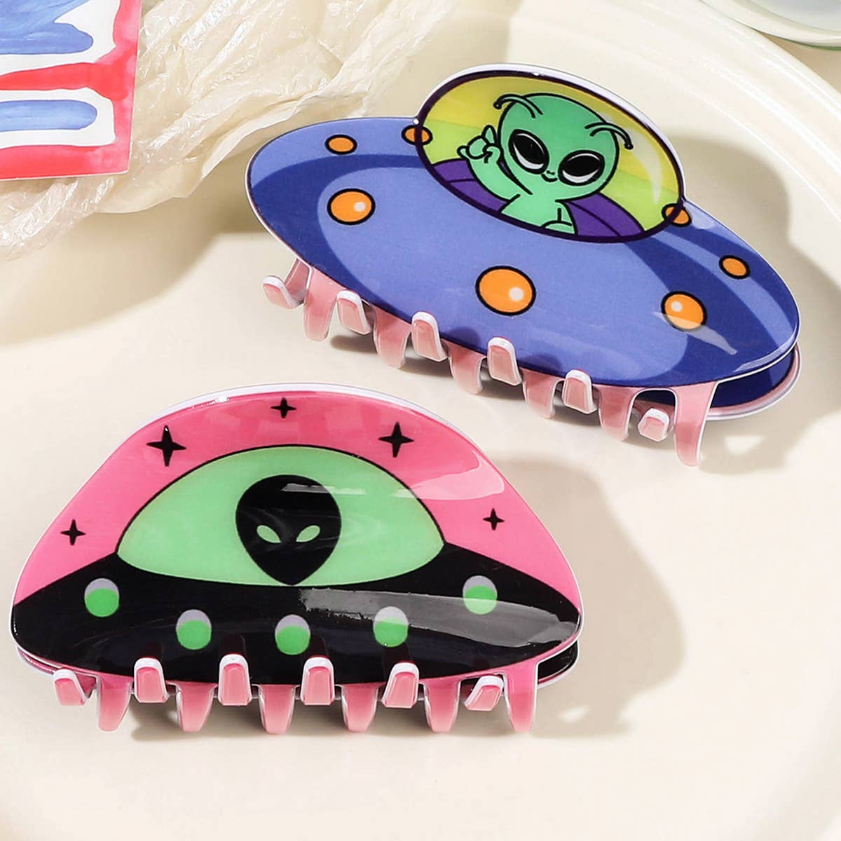 Acrylic UFO Hair Claw - Elegant Alien Shark Clip_CWAHA1637