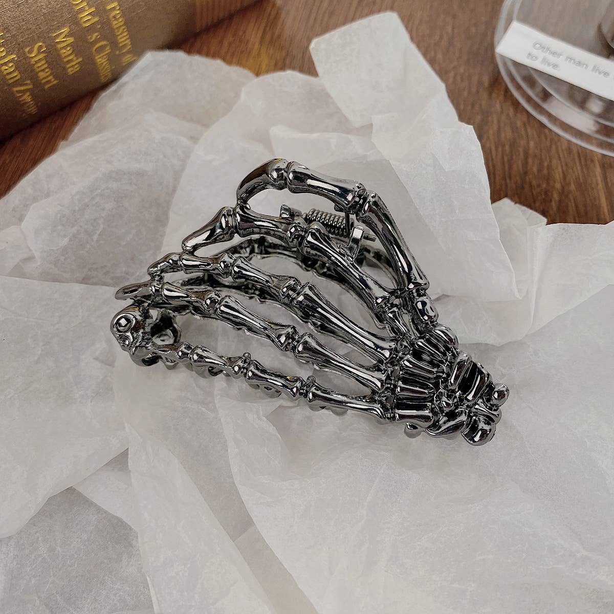 Gothic ghost hand pleated high-end alloy hairpin