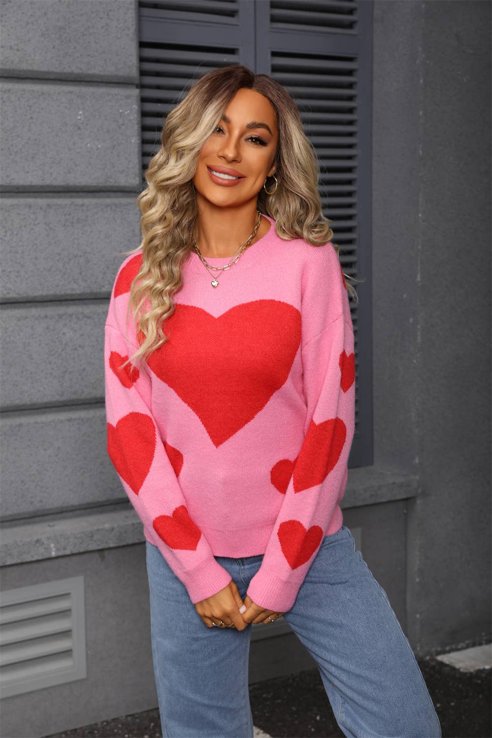 Fashionable heart-shaped color-blocking sweater