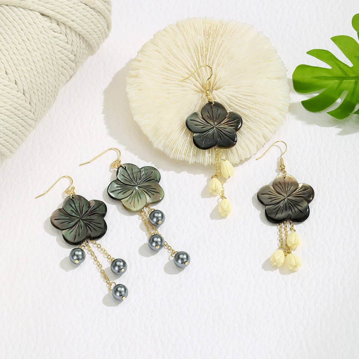 HIGH-GRADE BLACK SHELL TASSEL BLACK BEAD EARRINGS