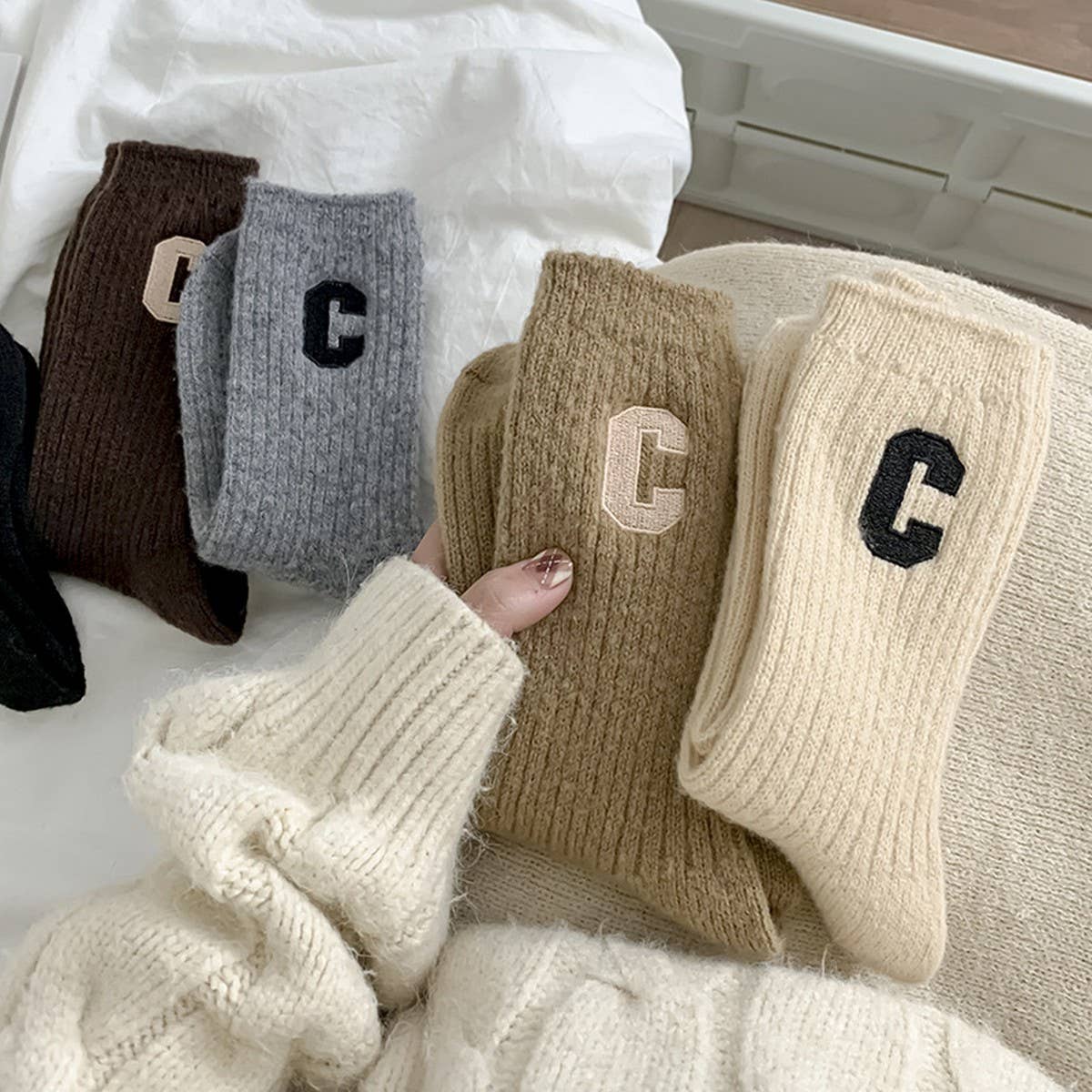AUTUMN AND WINTER WARM LETTER C MID-TUBE SOCKS_CWMS1055