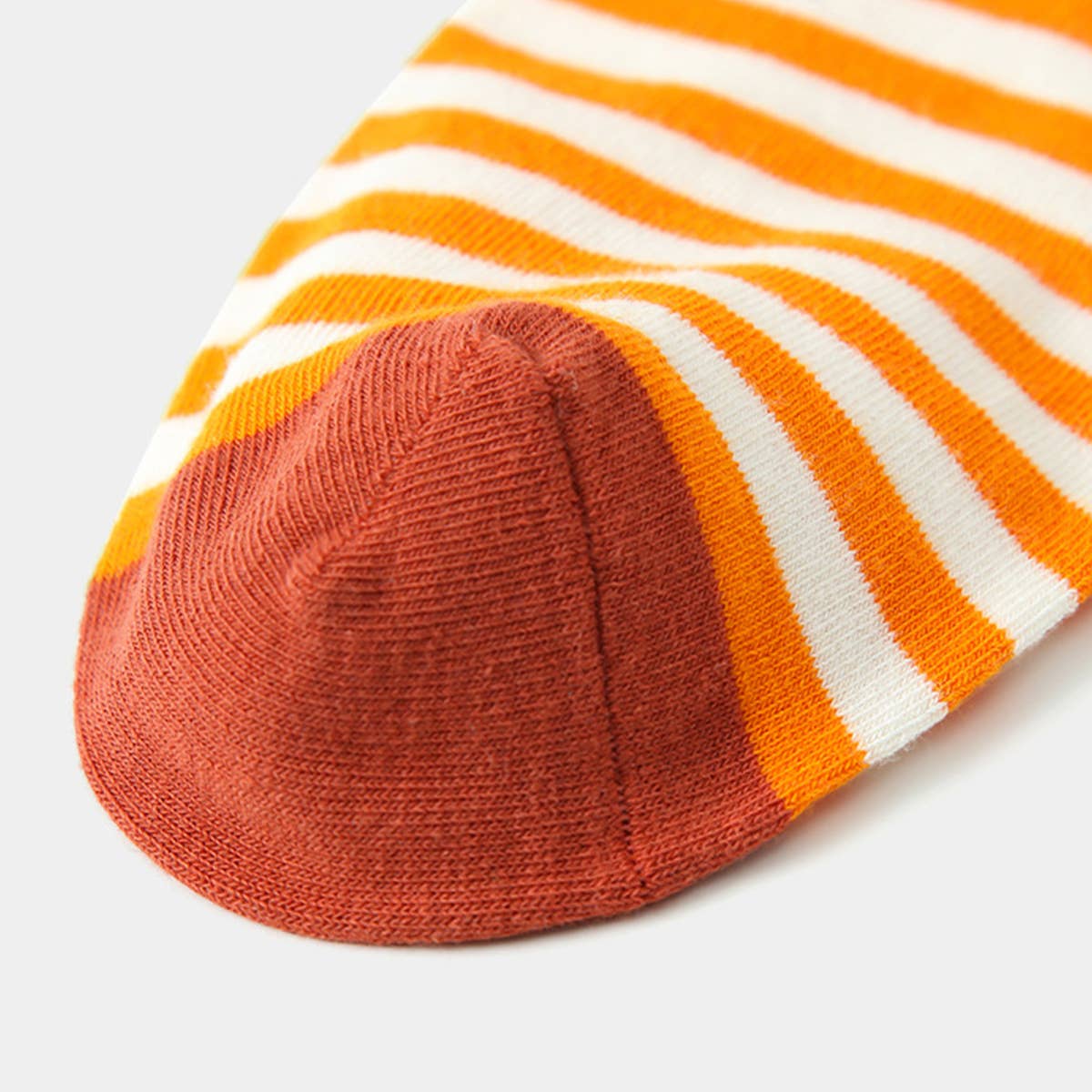 STREET SKATEBOARD STRIPED ATHLETIC SOCKS_CWMS0187