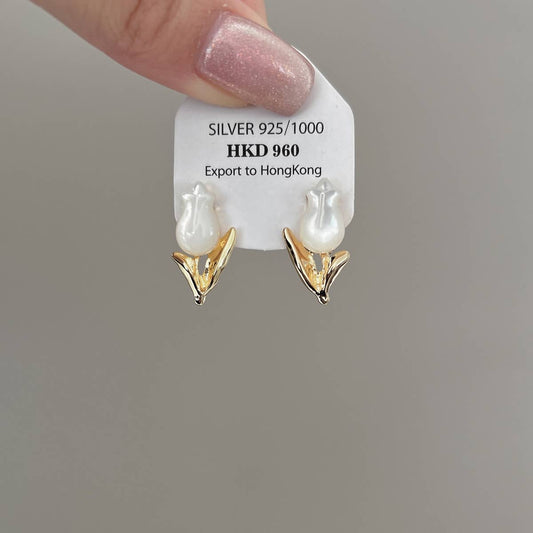 LIGHTWEIGHT LUXURIOUS SHELL TULIP EARRINGS