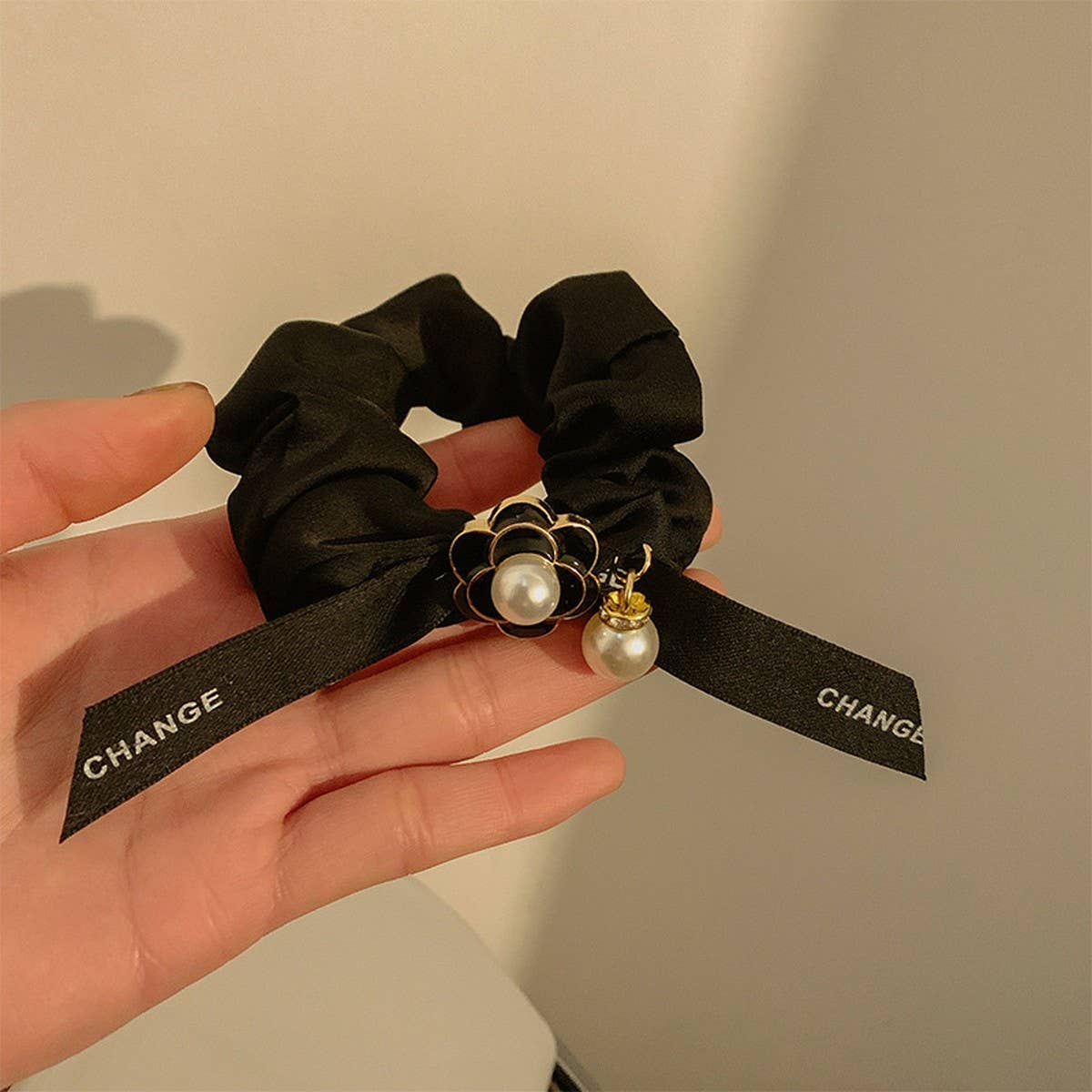 FRENCH TEMPERAMENT BOW HAIR SCRUNCHIES