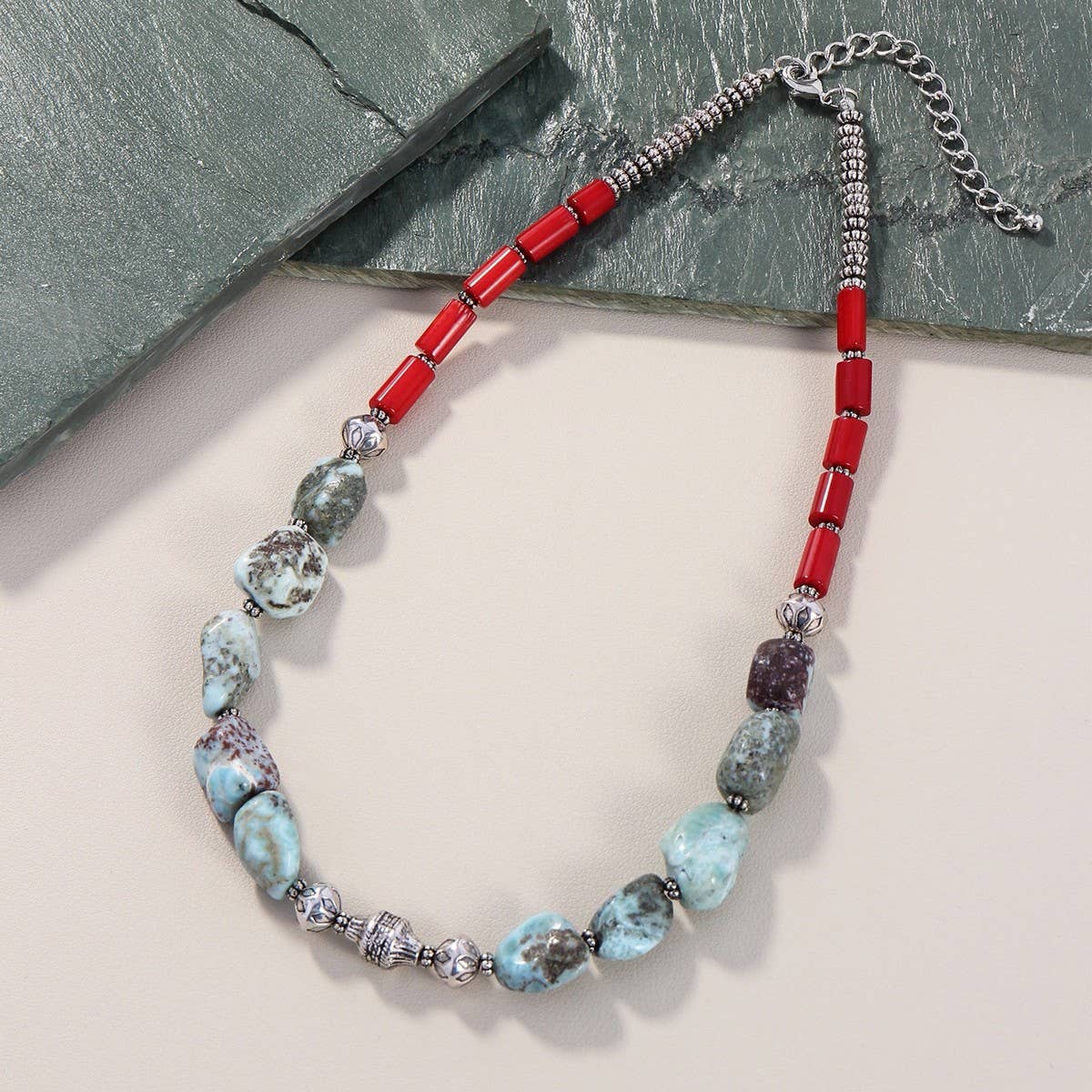 VINTAGE BEADED NECKLACE