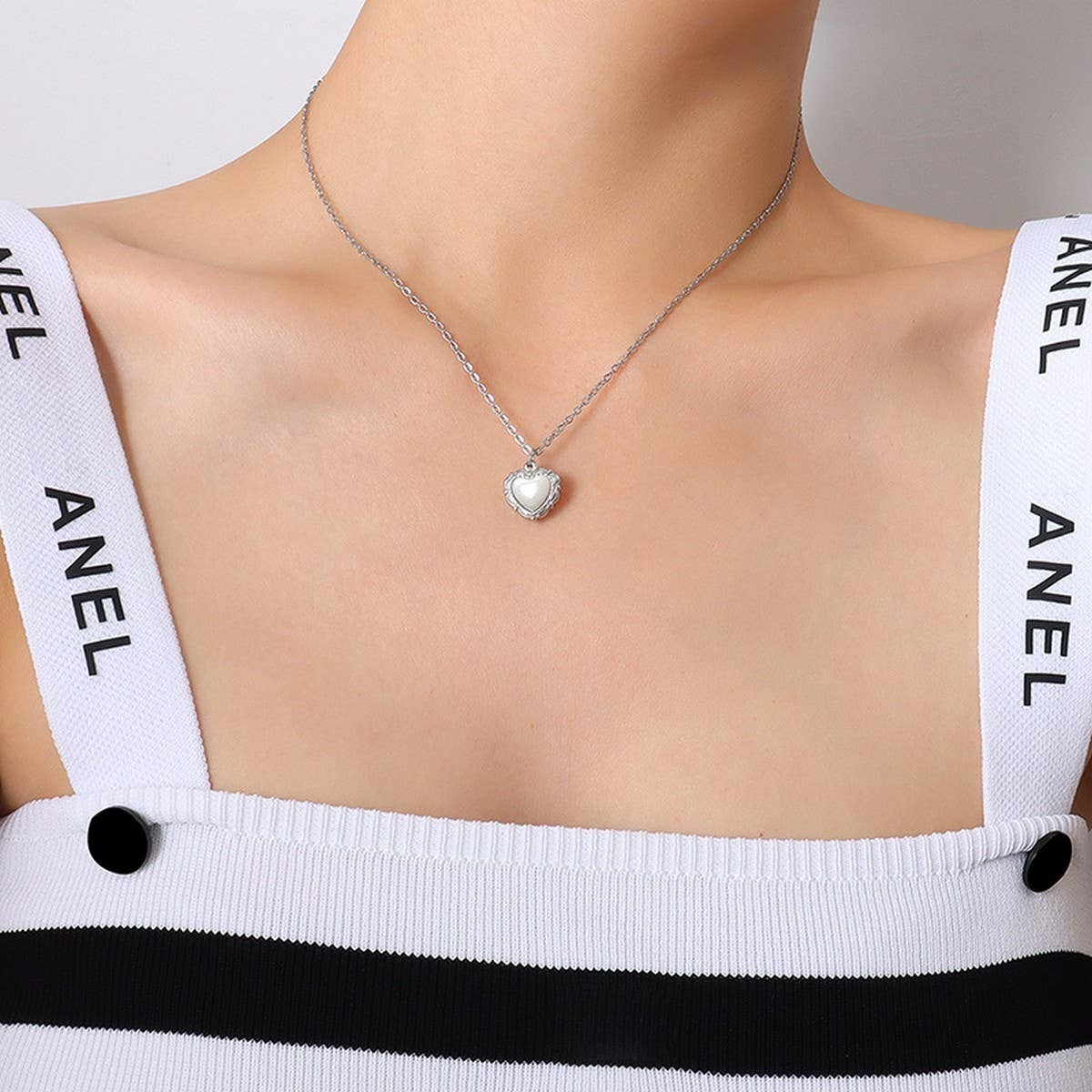 HEART SHAPED SEASHELL GOLD PLATED NECKLACE